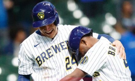 Shaw guía a Brewers en triunfo 6-5 sobre Dodgers en 11 episodios