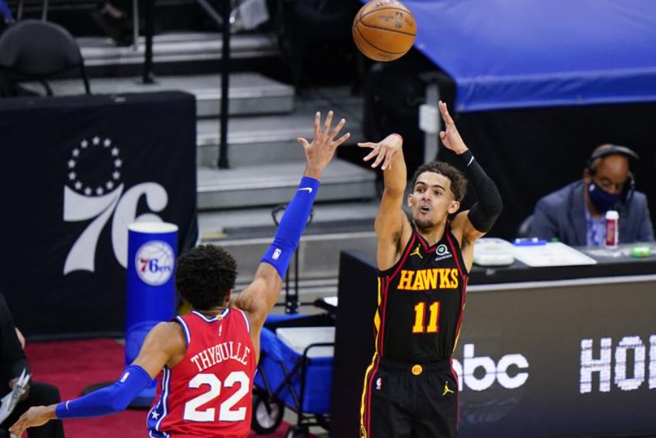 Hawks emboscan a 76ers al abrir la semifinal del Este