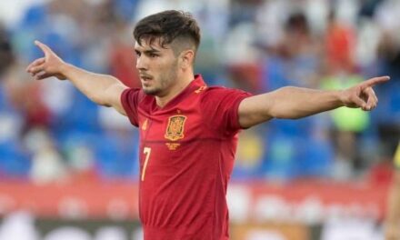 España golea a Lituania con 16 debuts