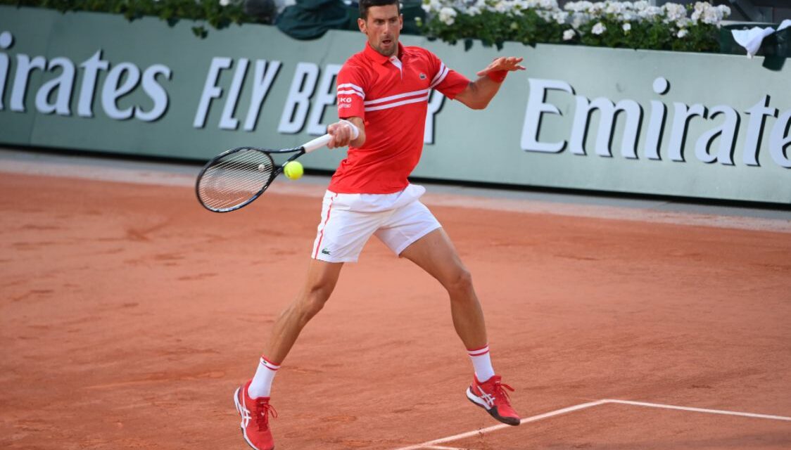 Djokovic cumple en la primera ronda de Roland Garros