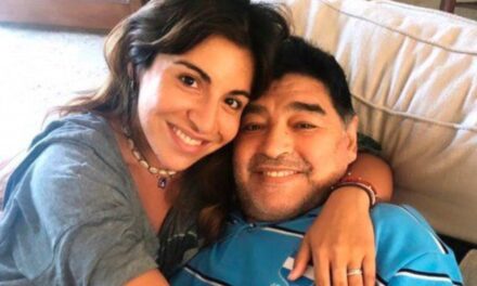 Hija de Maradona se opone a subasta de bienes de su padre