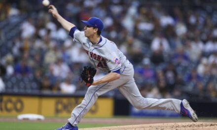 DeGrom poncha a 11, Mets blanquean a Padres 4-0