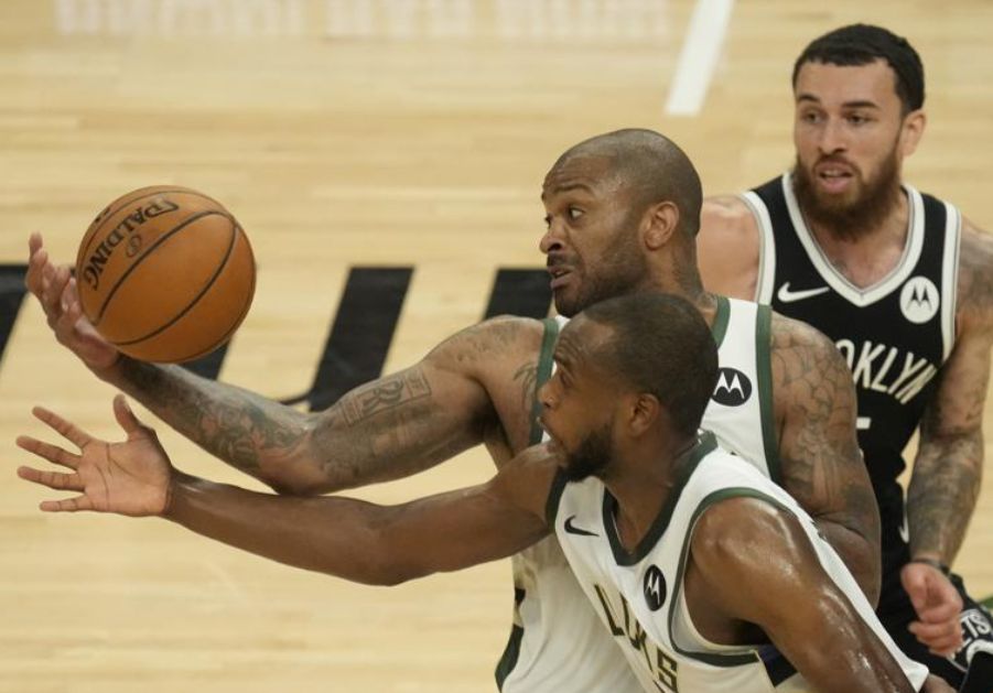 Bucks empatan serie ante Nets 107-96 en el cuarto juego y Brooklyn pierde a Irving