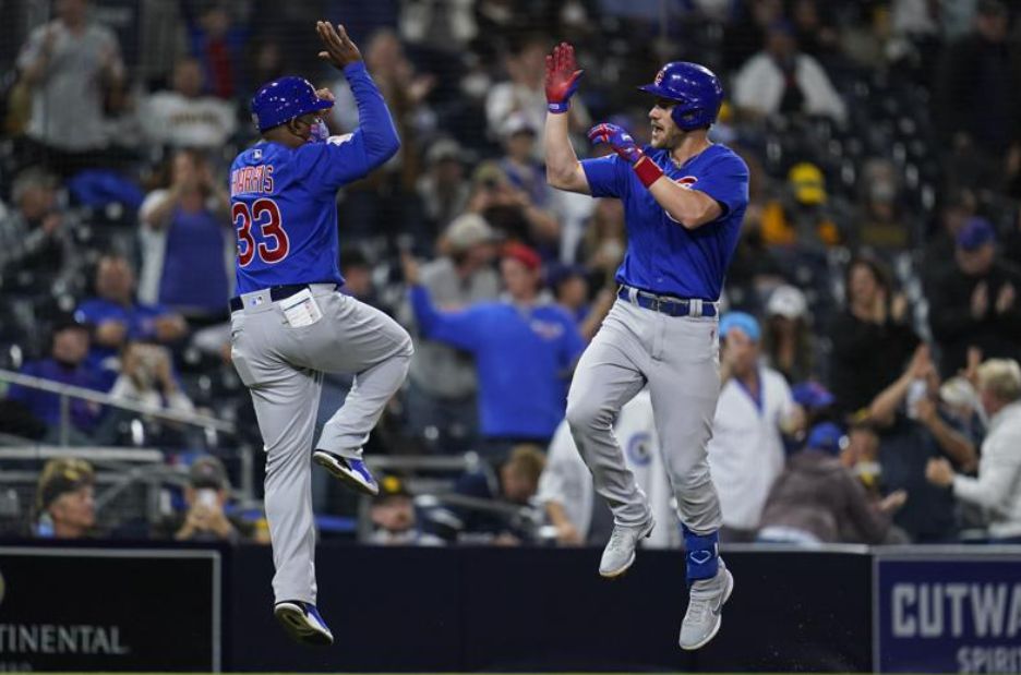 Cachorros ganan a Padres guiados por Davies, Rizzo y Wisdom