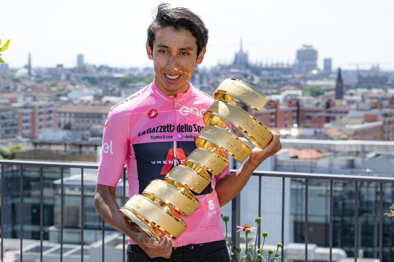 Colombiano Bernal, campeón del Giro, da positivo en COVID-19