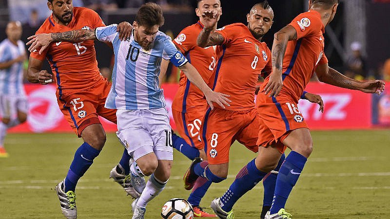 Argentina busca avanzar otro casillero al mundial ante Chile