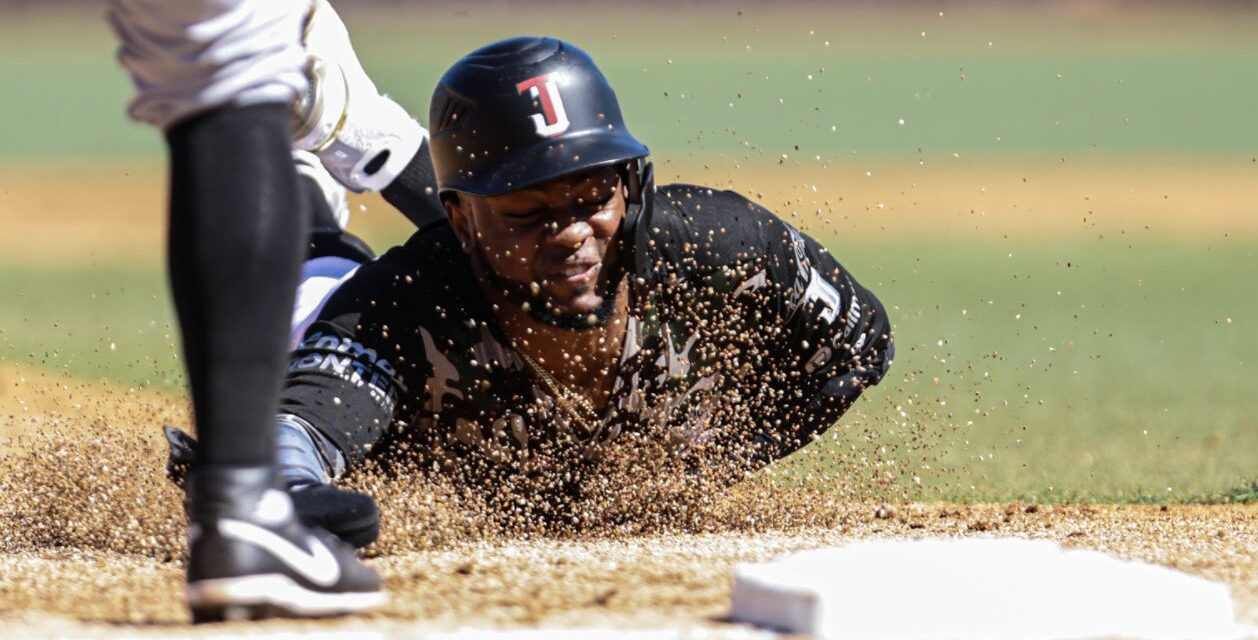 Toros domina serie con béisbol bajo el sol