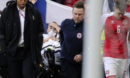 Eriksen hospitalizado tras desvanecerse en partido de Euro