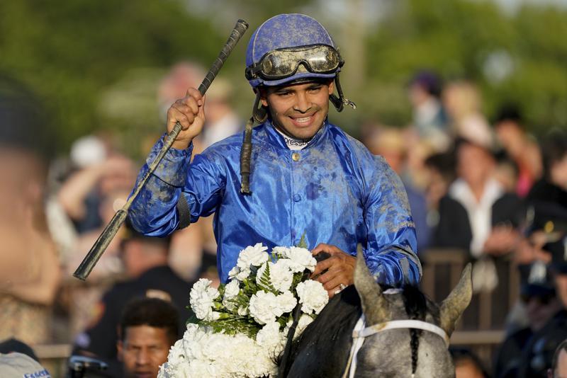 Jockey Luis Sáez dedica a su hermano el triunfo en Belmont