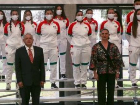 AMLO promete apoyos económicos para deportistas olímpicos en Tokio 2020