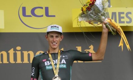 Politt gana la 12da etapa del Tour, Pogacar sigue de líder