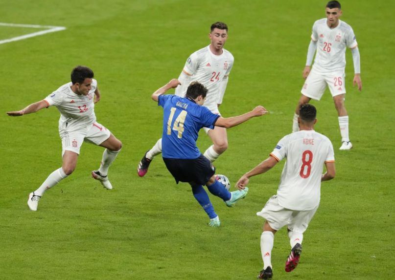 Italia vence a España en penaltis