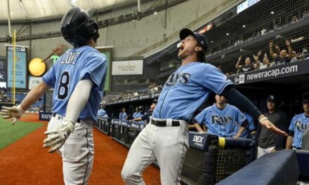 Lowe jonronea 2 veces y Rays superan 5-2 a Azulejos