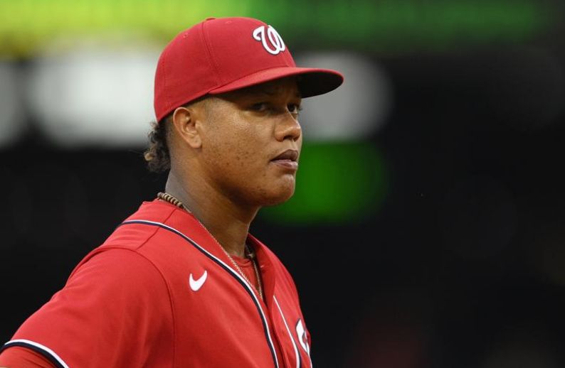 MLB pone a Starlin Castro en ausencia con goce de sueldo