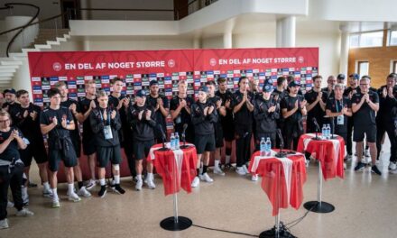 Dinamarca recibe como héroes a sus futbolistas