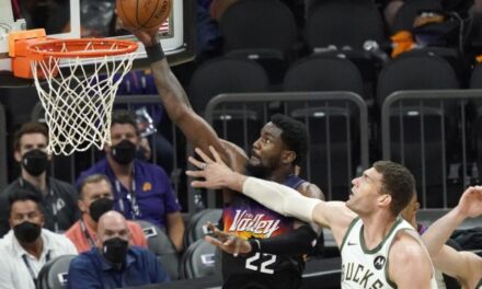 Suns vencieron a los Bucks para tomar ventaja 2-0 en Finales de la NBA