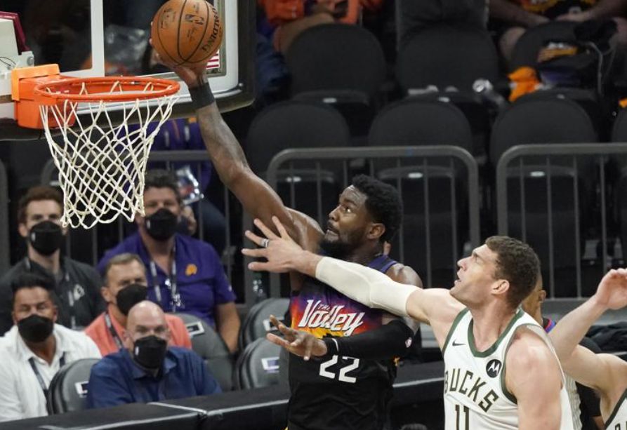 Suns vencieron a los Bucks para tomar ventaja 2-0 en Finales de la NBA