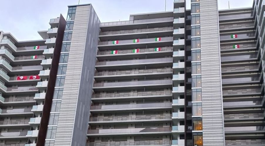 Bandera de México ya ondea en la Villa Olímpica de Tokio 2020