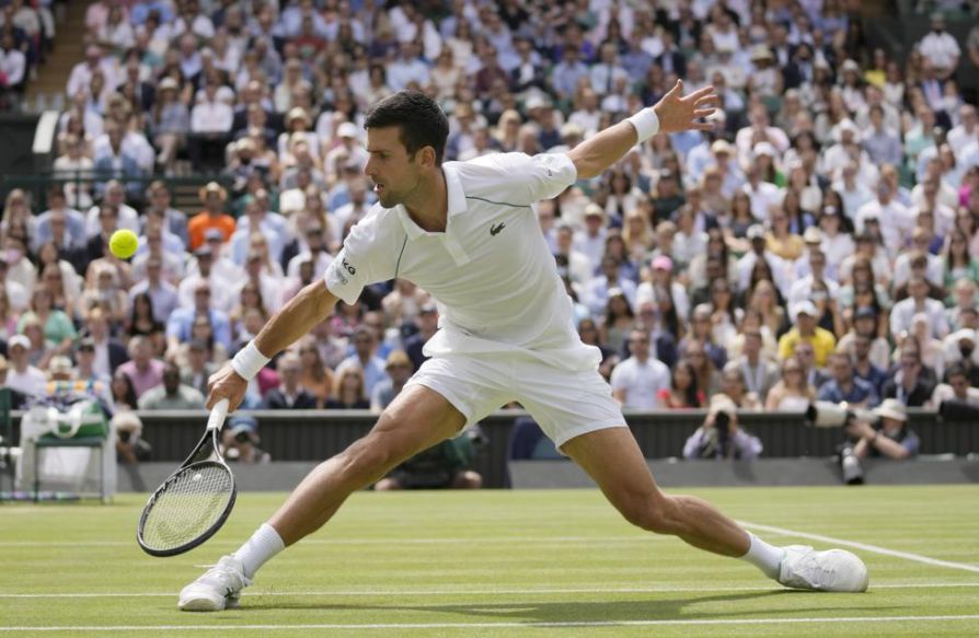 Djokovic reina en Wimbledon e iguala a Federer y Nadal