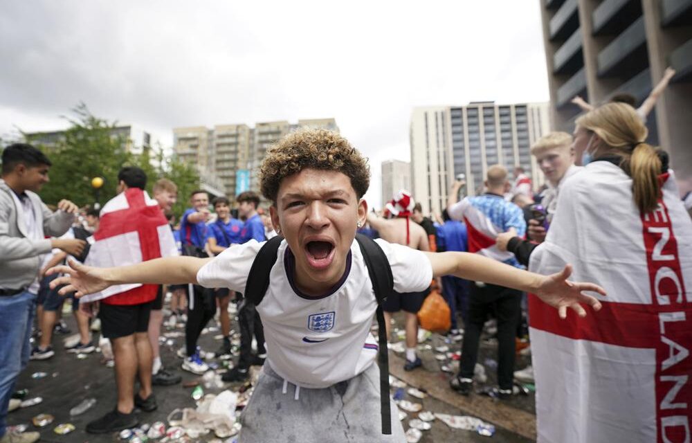 Aficionados sin boleto entran a Wembley para final de eurocopa