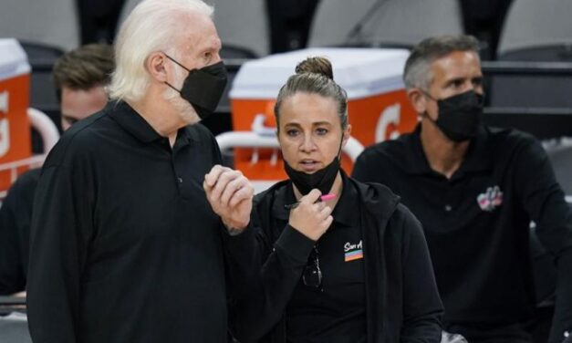 Becky Hammon quiere mujeres dirigiendo equipos en la NBA
