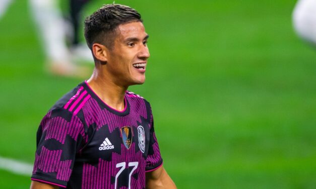 Nery Castillo promueve a Uriel Antuna