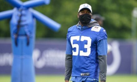 Darius Leonard extiende contrato por 5 campañas con Colts