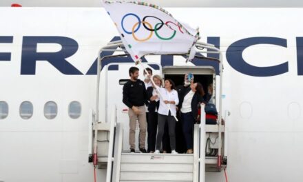 La bandera olímpica ya ondea en París