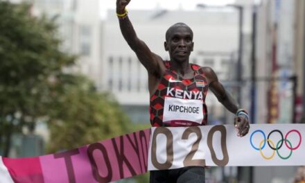 Keniano Kipchoge defiende su título olímpico en la maratón