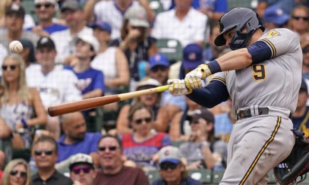 Urías empata récord con 5 extrabases; Cerveceros ganan
