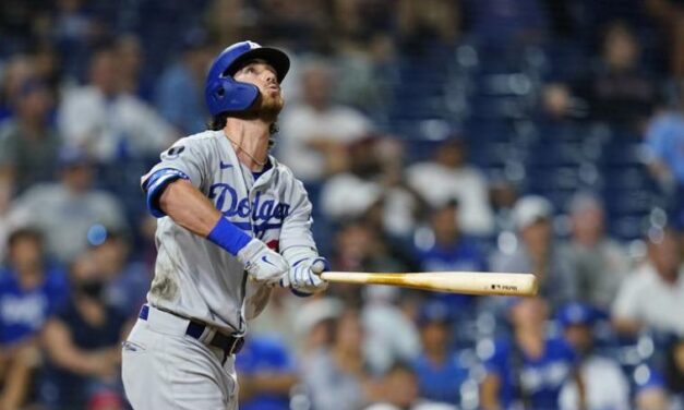 Bellinger dispara 2 jonrones; Dodgers derrotan a Filis
