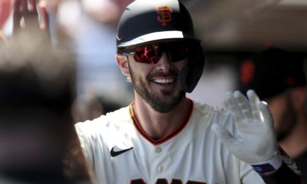 Bryant jonronea en debut con Giants, San Francisco supera a Houston