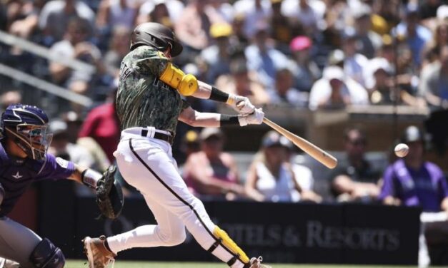Cronenworth y Kim llevan a los Padres a superar a Colorado 8-1