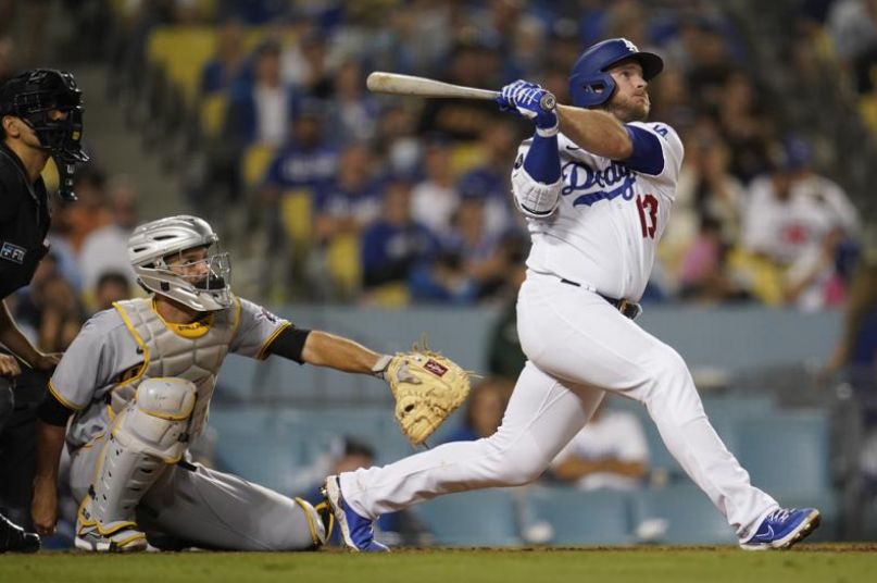 McKinney y Muncy jonronean, Dodgers superan a Piratas 2-1