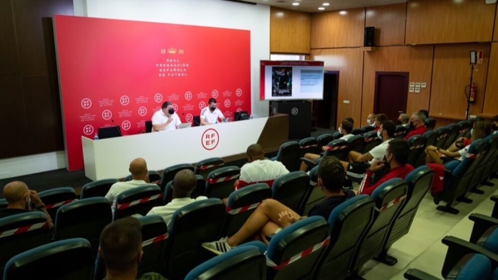 Fernando Torres y Roberto Carlos comienzan su camino para ser entrenadores