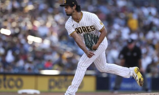 Darvish poncha a 12 y Machado ayudan a vencer 6-2 a Diamondbacks