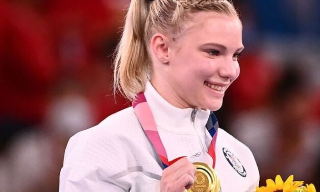Jade Carey reclama el trono de Simone Biles en Final de Piso Femenil
