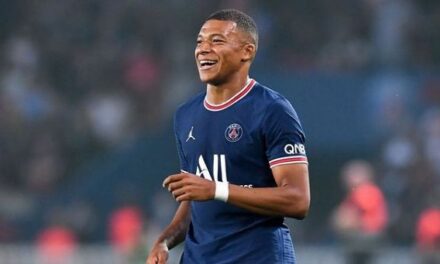 Pochettino dice que ‘no escuchó’ que la afición del PSG abucheara a Mbappé