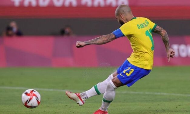 Dani Alves aconseja a México tener continuidad