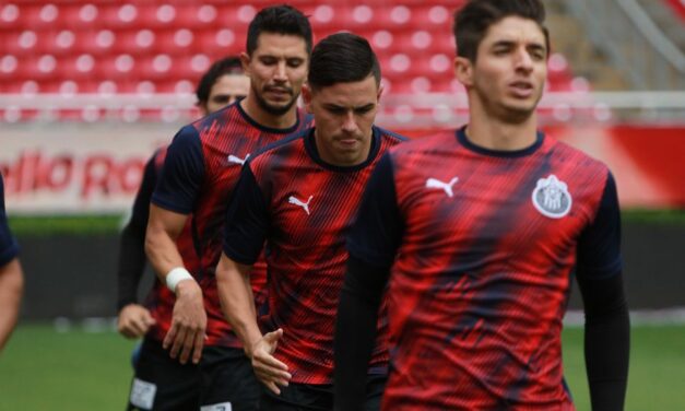 En Chivas, antes de correr a Vucetich bajarán salario a jugadores