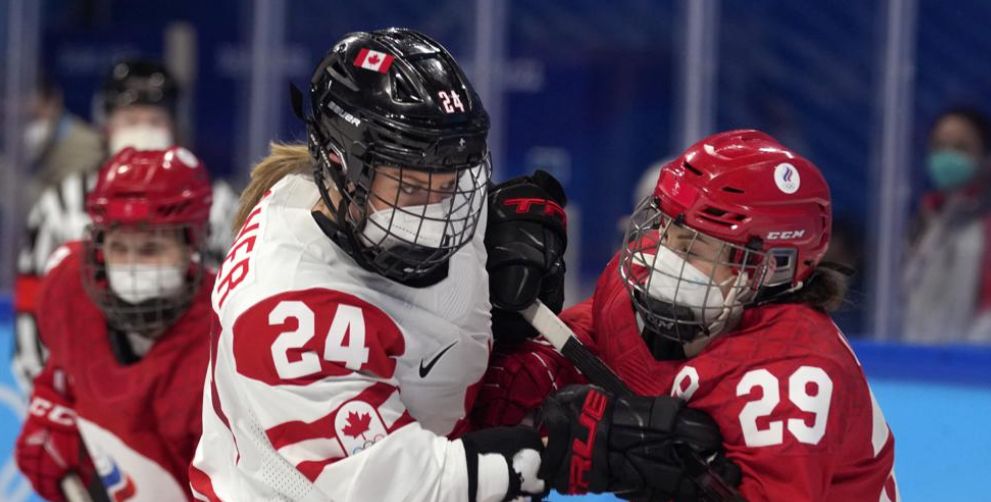 Canadá y Rusia usan mascarillas en duelo de hockey olímpico