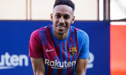 Aubameyang presentado por el Barcelona