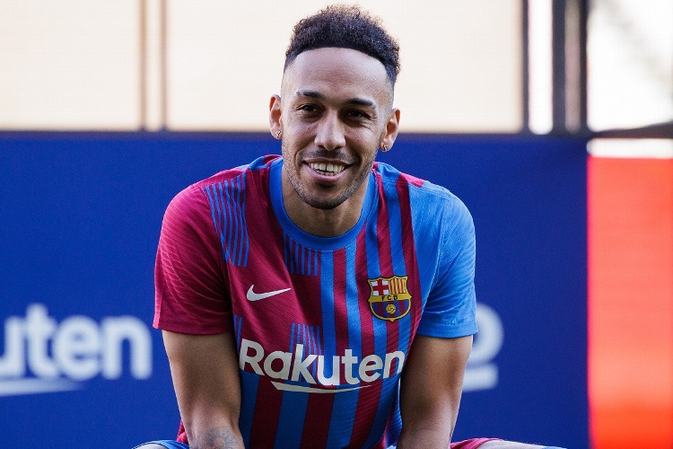 Aubameyang presentado por el Barcelona