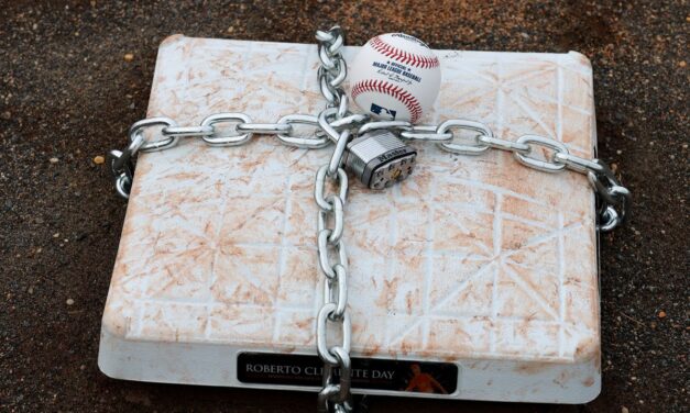 Jugadores de MLB rechazan mediadores para resolver paro