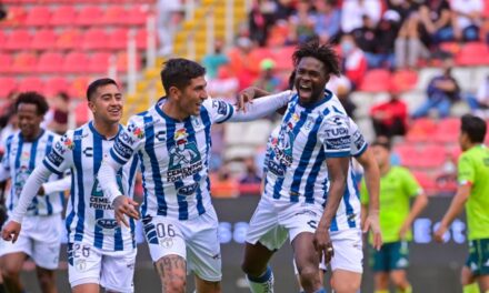 Pachuca golea al Necaxa con un hombre menos