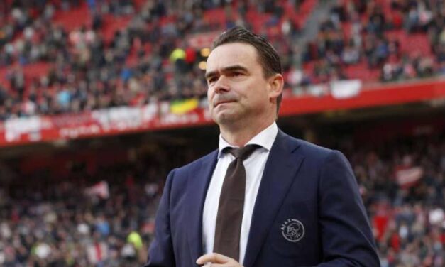Overmars fuera del Ajax por enviar mensajes inapropiados a mujeres