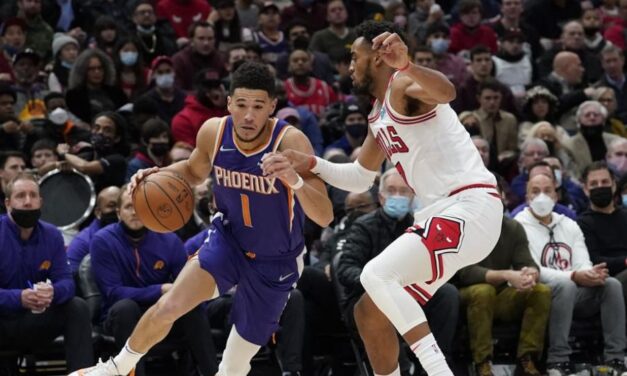 Booker encesta 38 puntos y los Suns conquistan triunfo
