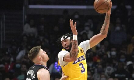 Jackson impulsa a Clippers a triunfo sobre Lakers