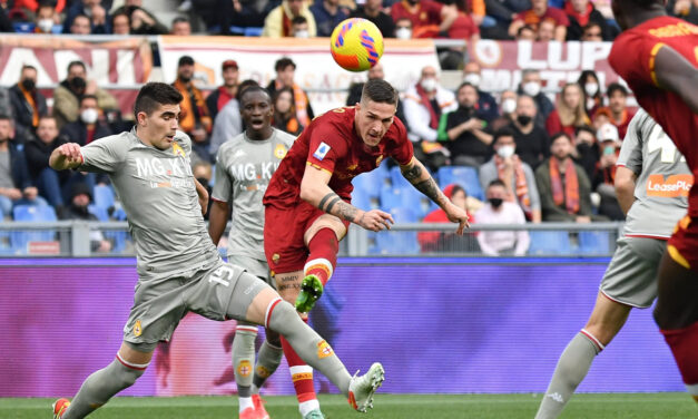 Johan Vásquez y Genoa sacan empate ante Roma