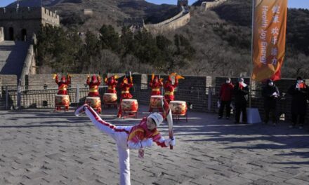 El relevo de la antorcha olímpica pasa por la Gran Muralla